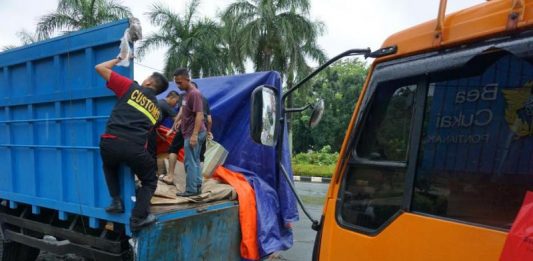 3 Fuso Bermuatan Barang Impor Diamankan Bea Cukai Pontianak