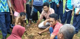 Dua Siswi Tersengat Listrik, Sadar Setelah Dipendam