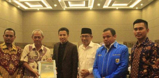 Syafii Efendi Motivasi 1.000 Anak Muda Singkawang