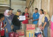 Uluran Bantuan untuk Buruh Kupas Kelapa di Desa Sungai Kupah