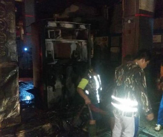 BREAKING NEWS: Dump Truck Terbakar di SPBU Imam Bonjol