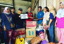 Uluran Bantuan untuk Buruh Kupas Kelapa di Desa Sungai Kupah