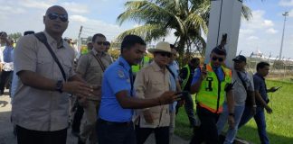 Kumandang Takbir Sambut Kedatangan Prabowo di Bandara Supadio