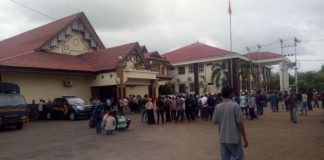 Breaking News: Ratusan Massa Gelar Aksi Damai di Gedung DPRD Ketapang