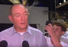 Kepala Senator Anning Dilempar Telur