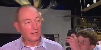 Kepala Senator Anning Dilempar Telur