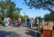 Lomba Bakiak Meriahkan Car Free Day Sambas