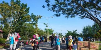 Lomba Bakiak Meriahkan Car Free Day Sambas