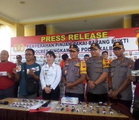 Kapolda Serahkan Barang Bukti 83 Mobil Kasus Penggelapan