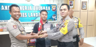 Polsek Mempawah Hulu Terima Tiga Bendera Tengkorak