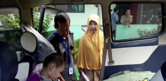 Kerjakan Soal UASBN di Mobil