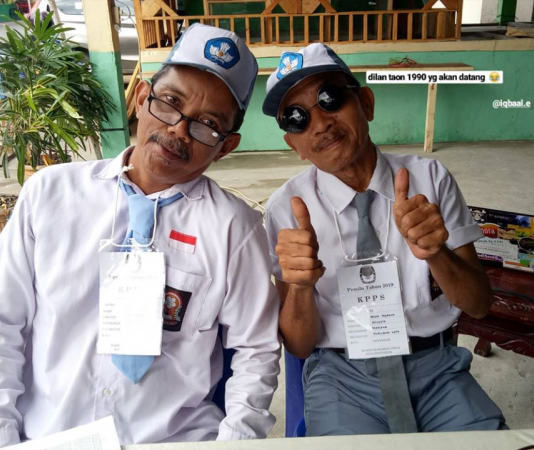 Seragam Sekolah dan Baju Adat