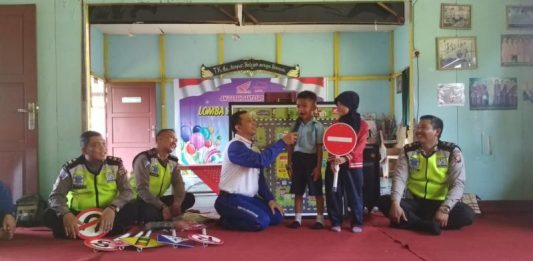 Astra Motor Kenalkan Rambu Lalu Lintas ke Murid TK Idhata