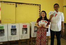 Nyoblos Bareng Suami, Karolin: Siapa Pun Terpilih Mesti Jadi Pemimpin Amanah