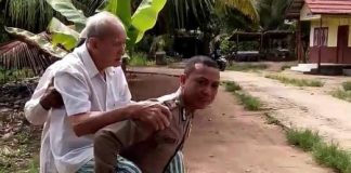 Bantu Salurkan Hak Pilih, Anggota Polsek Kakap Gendong Lansia ke TPS