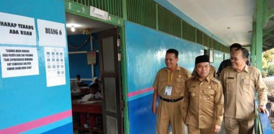 Bupati Sambas Pantau Pelaksanaan UASBN