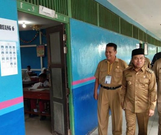 Bupati Sambas Pantau Pelaksanaan UASBN