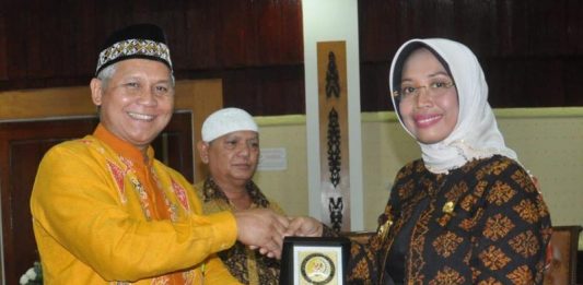 Bupati Atensi Air Bersih Mempawah