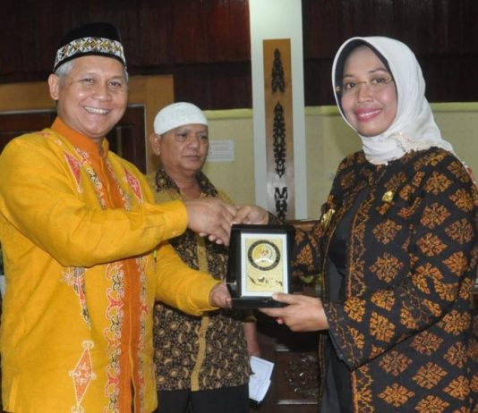 Bupati Atensi Air Bersih Mempawah