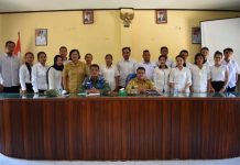 Bupati Gidot Serahkan SK Guru Honorer