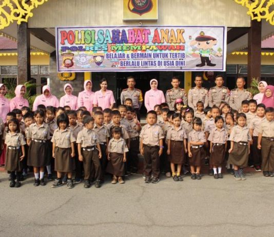 Siswa TK Bhayangkari Bermain Sambil Belajar di Mapolres