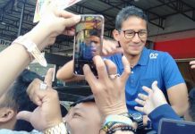 Sebelum Kampanye Akbar di GOR, Sandi Mampir Sapa Milenial dan Emak-Emak di Kuala Dua