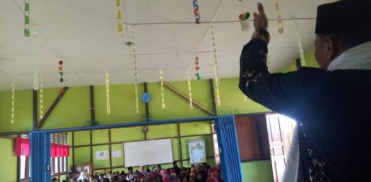 Murid SDN 08 Siduk Khidmat Dengarkan Uraian Isra Mikraj