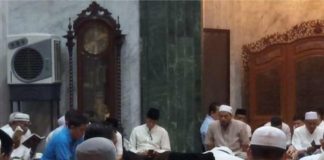 Sandi Berangsur Pulih Hadiri Malam Nisfu Syakban di Masjid At-Taqwa