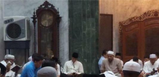 Sandi Berangsur Pulih Hadiri Malam Nisfu Syakban di Masjid At-Taqwa