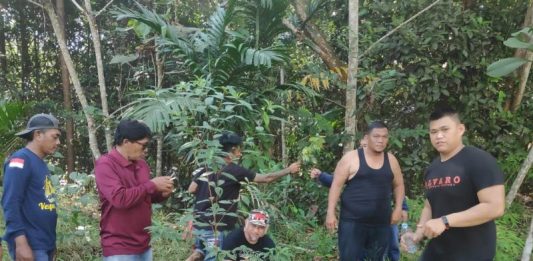 Sayangi Alam, Scooterist FRKP Tanami Pohon di Rumah Pelangi