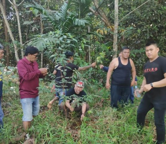 Sayangi Alam, Scooterist FRKP Tanami Pohon di Rumah Pelangi