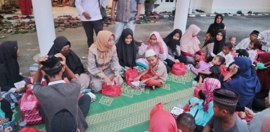 Erlina Santuni 1.000 Anak Yatim
