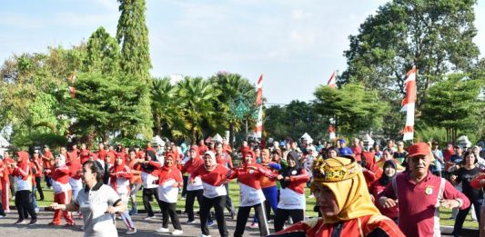 Senam Massal Jalin Silaturahmi di Hari Jadi Sintang