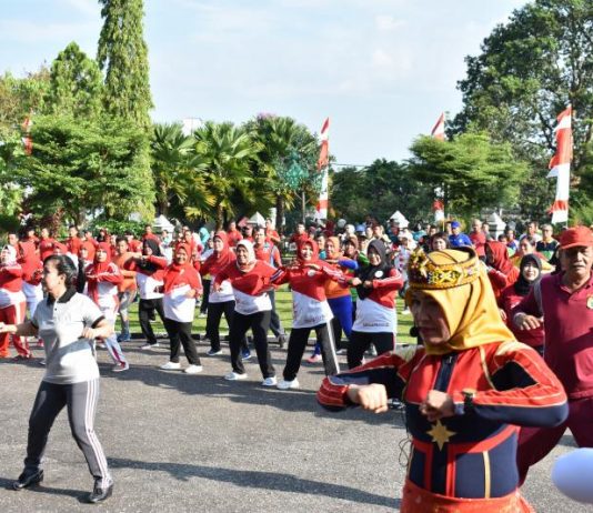 Senam Massal Jalin Silaturahmi di Hari Jadi Sintang