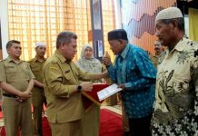 1.545 Guru Ngaji dan Fardhu Kifayah Kubu Raya Terima Insentif