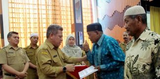 1.545 Guru Ngaji dan Fardhu Kifayah Kubu Raya Terima Insentif