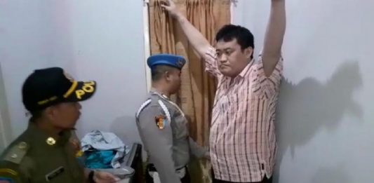 Satpol PP Amankan Warga Malaysia dan Pasangan Mesum