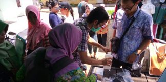 Petugas Temukan Puluhan Kotak Sosis Tak Berizin Edar