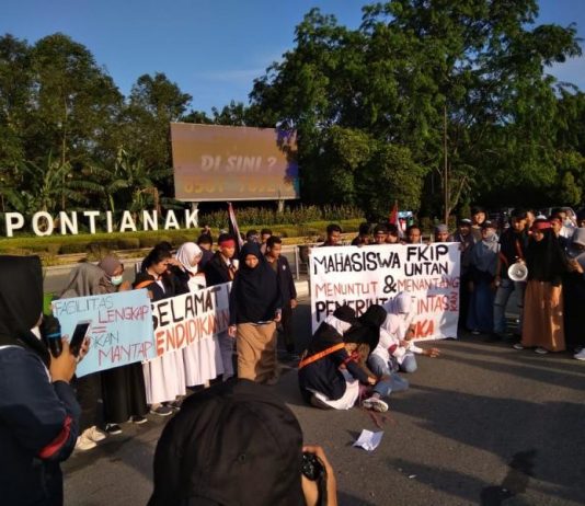 Tiga Bulan Gaji Guru, Sehari Pendapatan Tukang Parkir