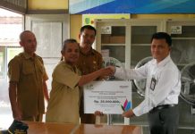 PLN Salurkan Bantuan Pendidikan di Bengkayang