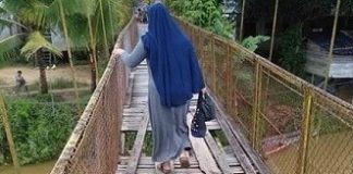 Jembatan Gantung Sungai China Rusak Parah