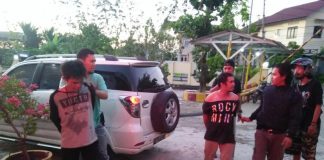 Kepergok Mencuri Handphone