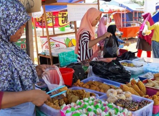 Berkah Penjual Kue di Bulan Ramadhan