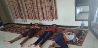 WNI Disembunyikan di balik Tumpukan Tas