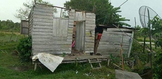 Dihantam Puting Beliung, Atap Rumah Kasimah Porak Poranda