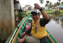 Berburu Udang Galah Sembari Melestarikan Daerah Aliran Sungai