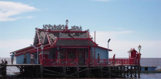 Vihara Tengah Laut Jadi Destinasi Wisata