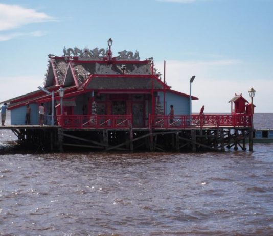 Vihara Tengah Laut Jadi Destinasi Wisata