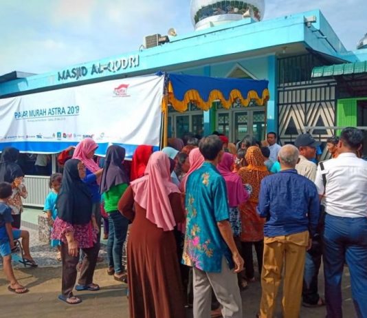 Astra Gelar Pasar Murah Sembako di Sungai Jawi