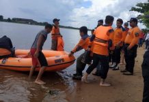 Bocah 14 Tahun Hilang Terbawa Arus di Sungai Landak
